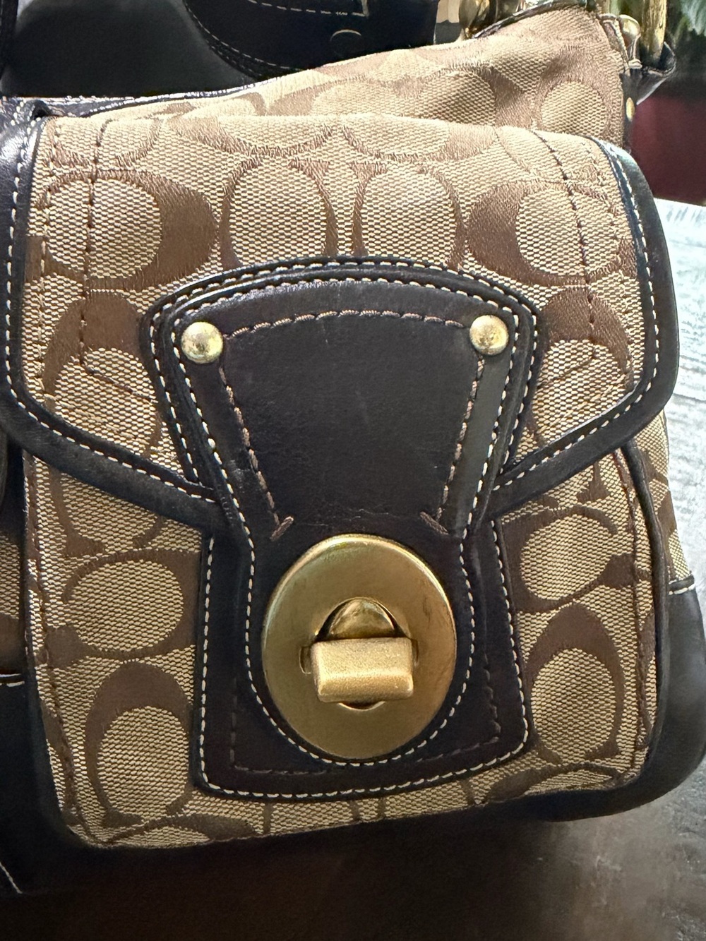 Coach Legacy Signature Canvas Leather Shoulder Bag w/matching wallet - Picture 3 of 16